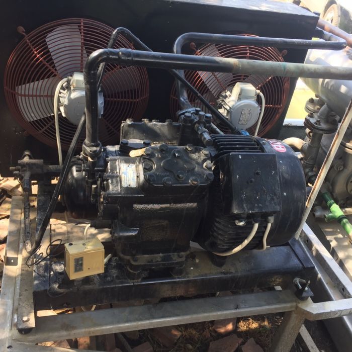 grup frigorific compresor 2 ambielaje in V si doua ventilatoare.jpg