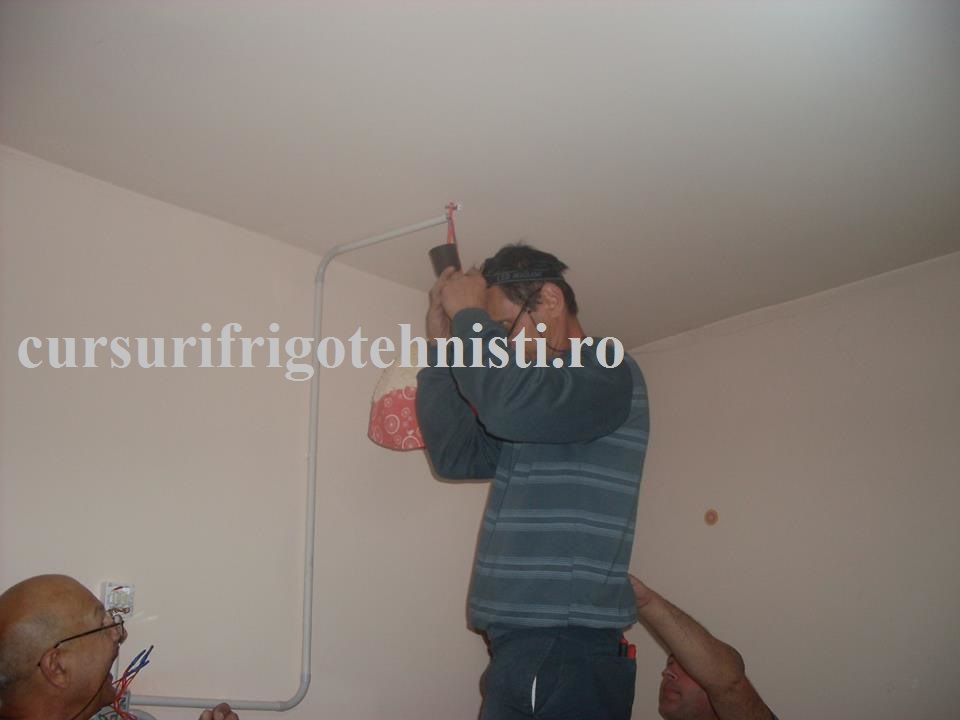 legam lustra alimentata cu 230V P=7W.jpg