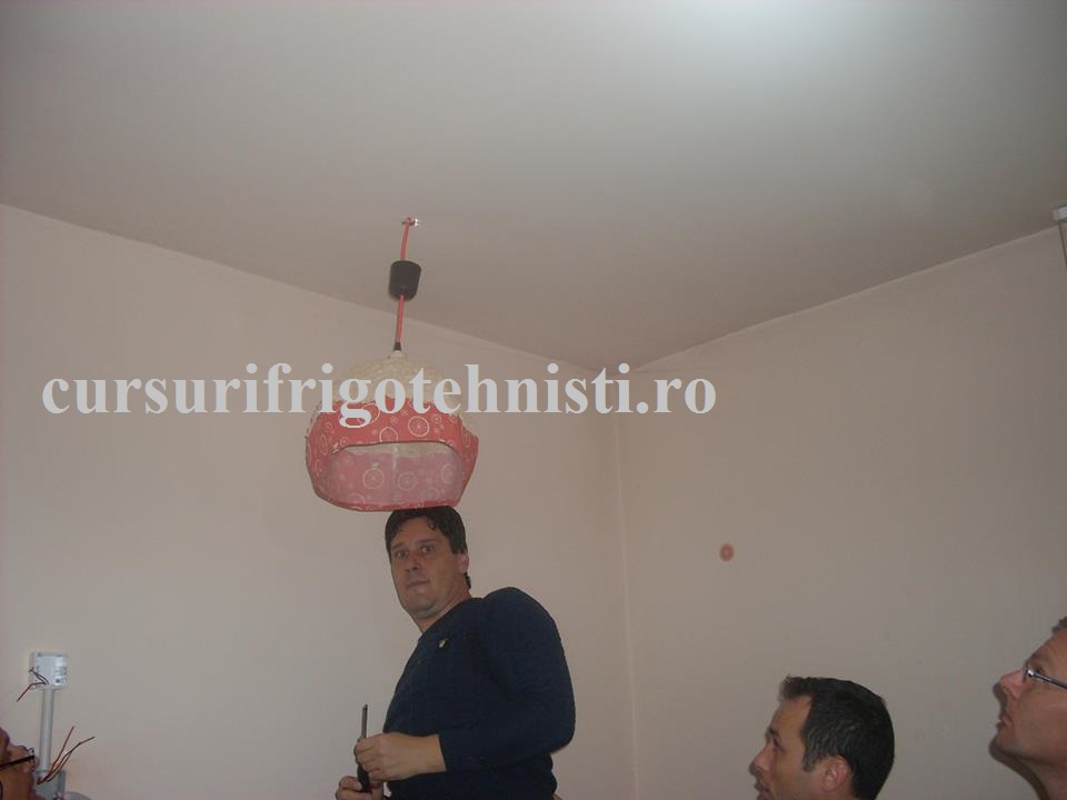 legaturi corp iluminat U=230V P=7W lampa led.jpg