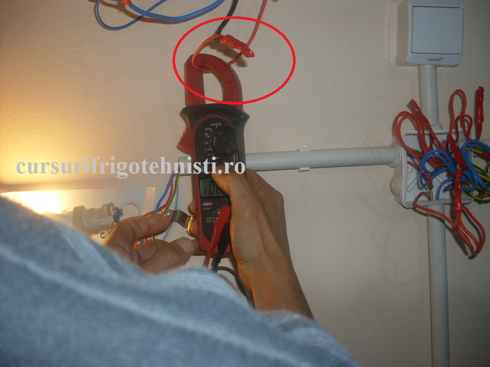 Masuratori electrice masuram curentul pe circuitul de iluminat.jpg