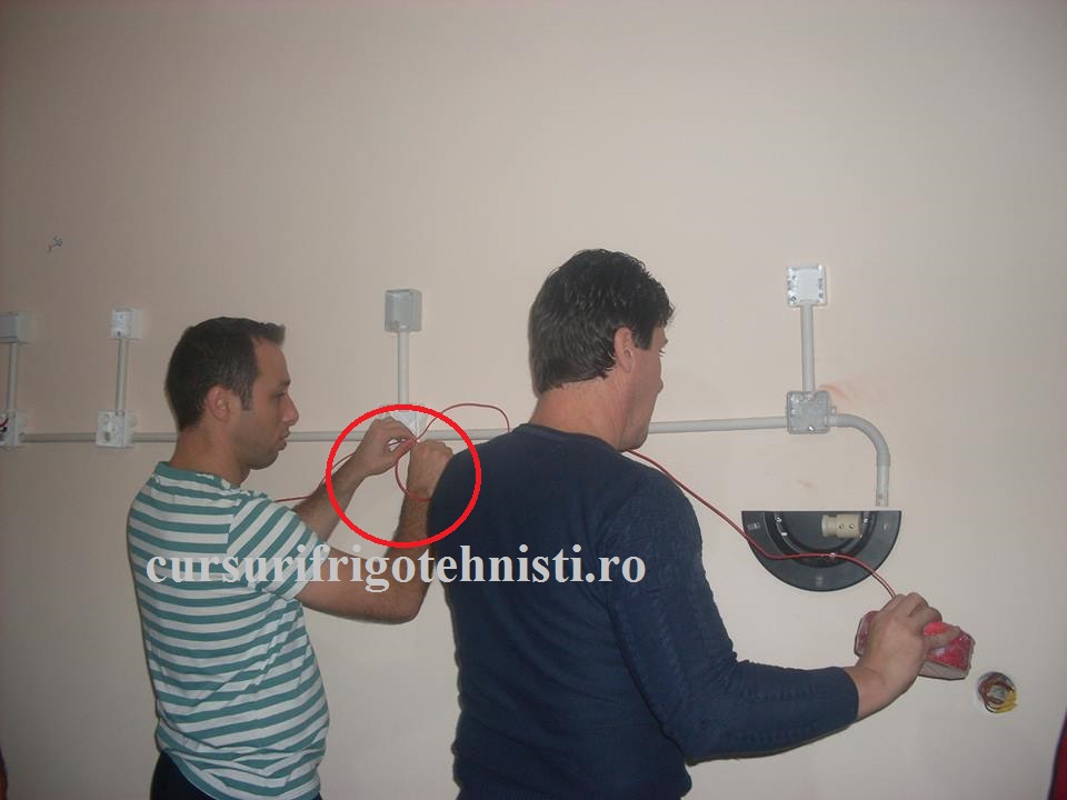 tragem conductoare pentru circuitul de lumina si prize FY3X1,5 SI FY3X2,5.jpg