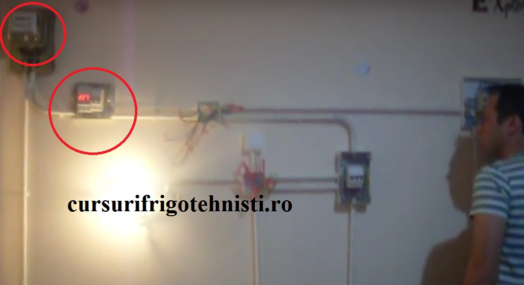 senzor supratensiune si prima lampa aprinsa , contorul monofazat montat de noi.jpg