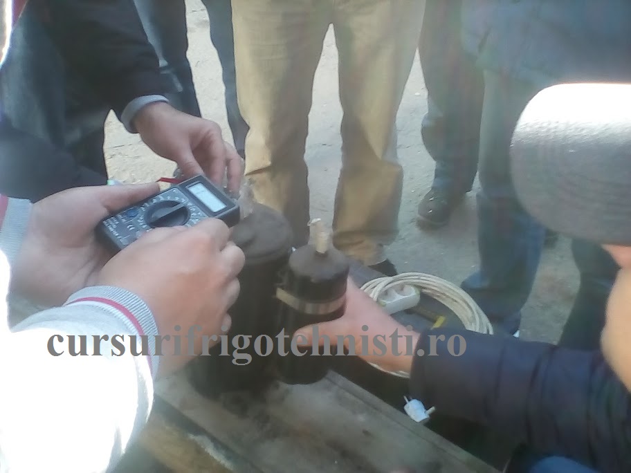 compresor aer conditionat 750W ii masuram continuitatea infasurarilor.jpg