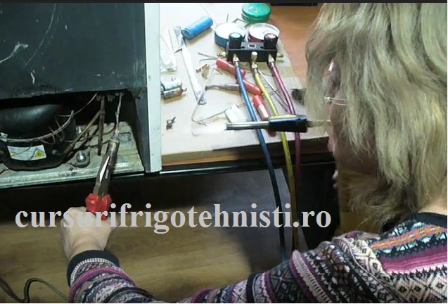 practica frigotehnisti frigider cu un singur compresor refrigerant R600A demontare filtru deshidrator.jpg