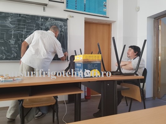 Alta coloana de forta alimenteaza motoare monofazate tensiunea de faza U=230V tensiunea de linie U=400V.jpg