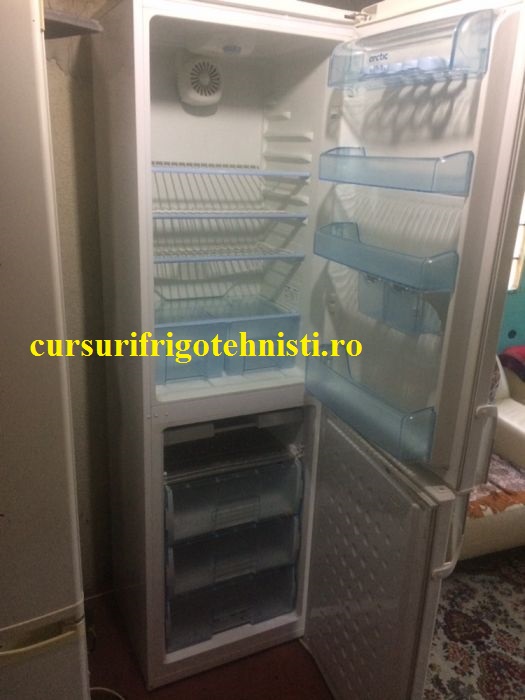 Uite combina frigorifica arctic la refrigerare are ventilator , pe aceasta o facem noi la practica.jpg