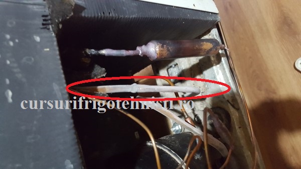 deja se vede zapada pe aspiratie am bagat mult freon sa stim cum rezolvam situatia.jpg