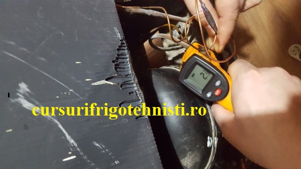 masuram temperatura cu termometrul laser pe aspiratie compresor a coborat la 2 C si coboara.jpg