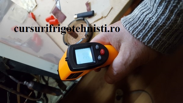 bun este un termometru cu laser ajuta enorm in masuratori pe traseul frigorific in special la condensator.jpg