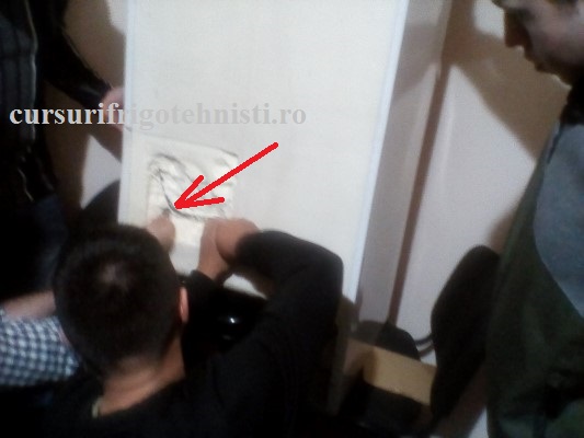 Am gasit teava defecta pe aspiratia compresorului gaurita ciur.jpg