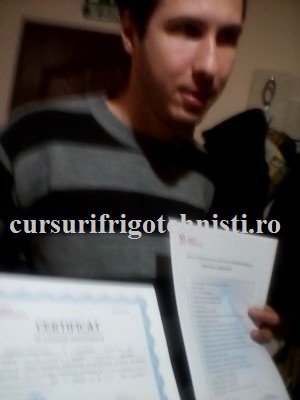 Cristi cu diploma de freoni inflamabili.jpg