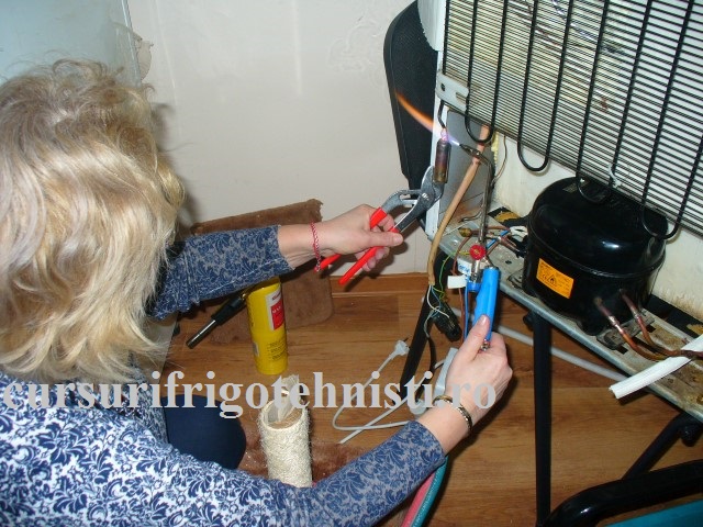 filtru deshidrator sudat cu statia de sudura.jpg