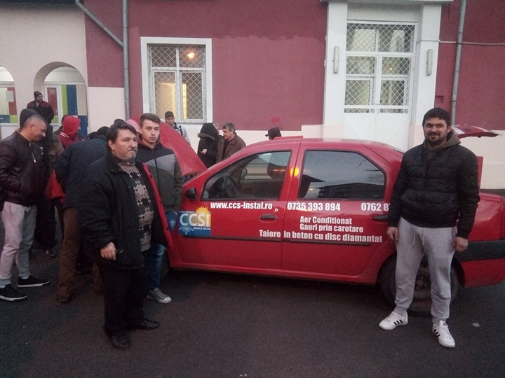 baietii la un aer conditionat auto .jpg