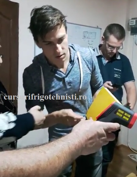 practica gr 8 verificare electrica , vedem cum se incalyeste o legatura electrica.jpg