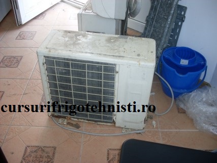 unitate externa 9000 btu inainte sa o fac bucati .JPG