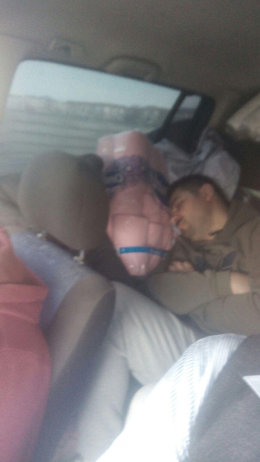 Cristi seful gr 13 doarme printre hainute si jucarii .jpg