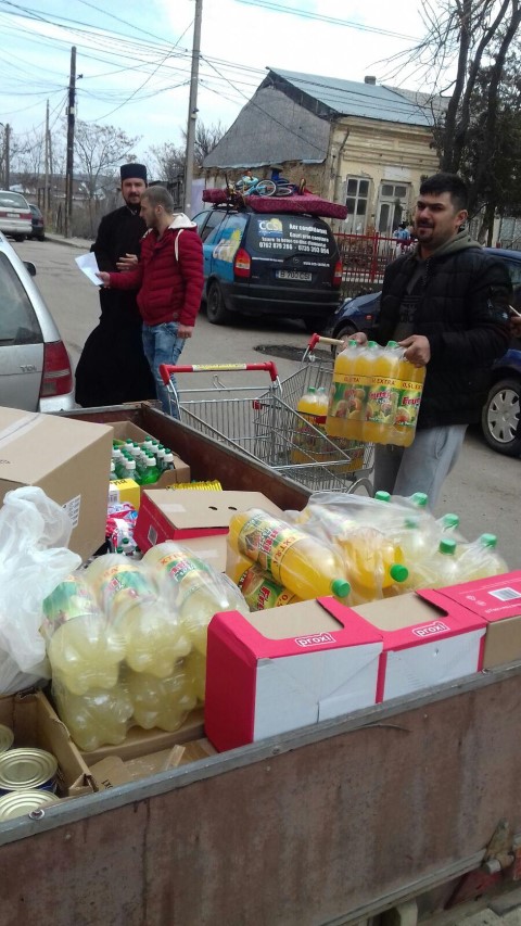 tot pe la remorca cu baietii (Small).jpg