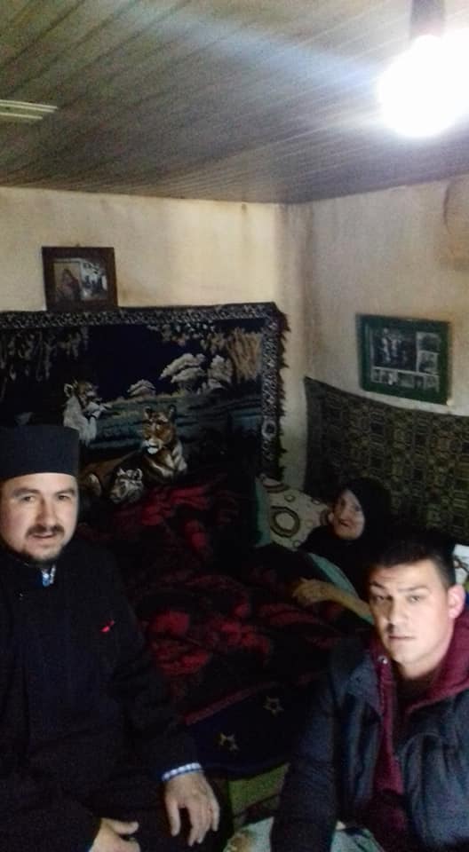 O batrana uitata de toti noi nu uitam de ea .jpg