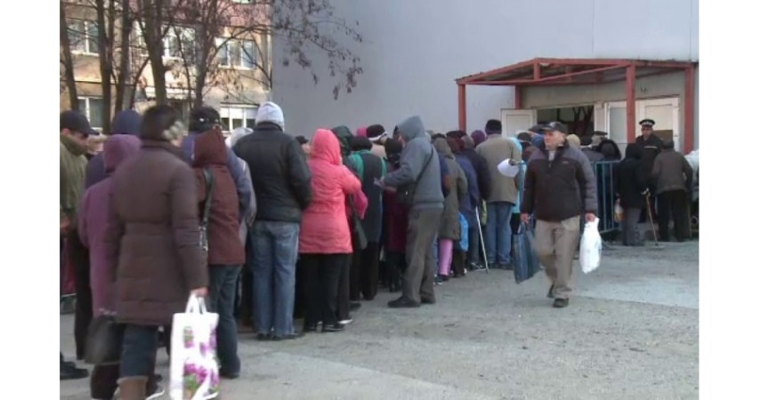 Alti instalatori stau la coada pentru un loc de munca (Small).jpg