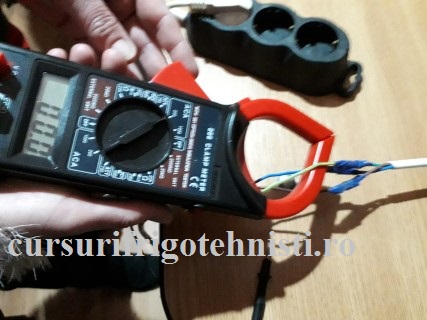 pe galben verde nulul de protectie ,curentul indicat este I=0A.jpg