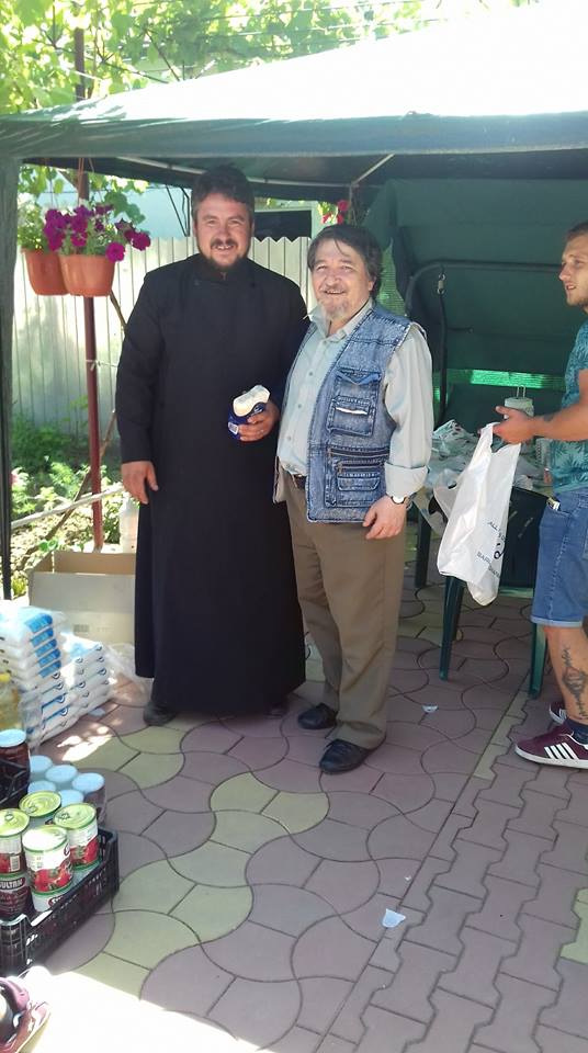 la cumparatuuri cu Parintele Marcel si Alex Cristi facea poye .jpg