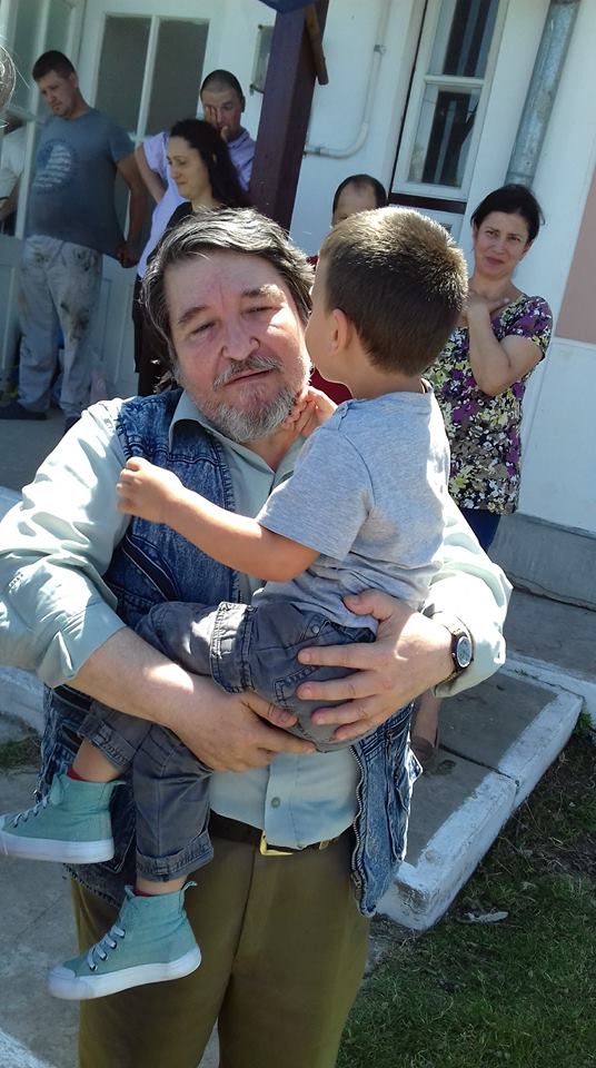 Un viitor inginer tin in brate .jpg