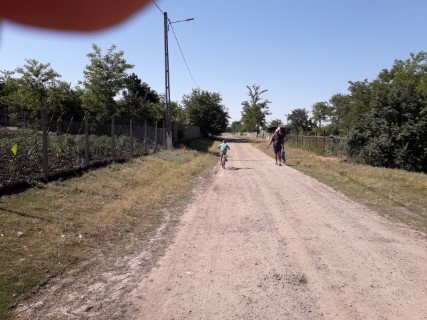 Virgil cu bicicleta ii face proba  (Mobile).jpg