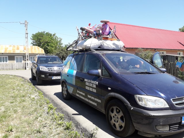 doua masini incarcate full.jpg