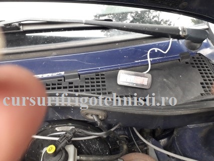 Aer conditionaz auto R134A temperatura 7,8C.jpg