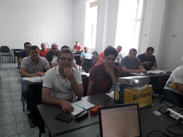 duminica 1 iulie Gr 10 electricieni ,calculam circuite de iluminat si prize  U=230V..jpg