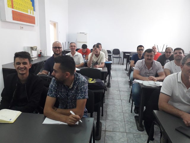 electricienii la scoala duminica ,calculam circuite de iluminat U=230V.jpg