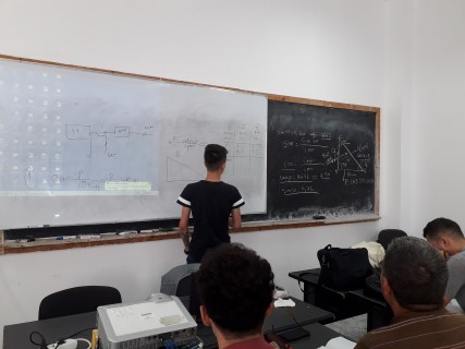 triunghiul puterilor .jpg