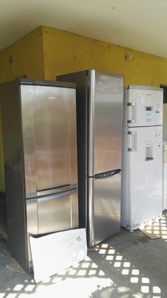 alte frigidere la reparat cu R134a si R600a.jpg