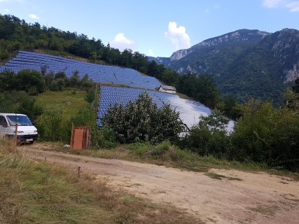 Camo cu panouri fotovoltaice .jpg