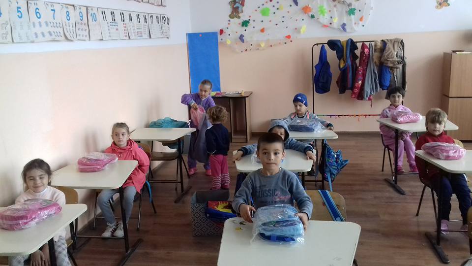 Copii au primit ghioydane si rechiyite 3.jpg