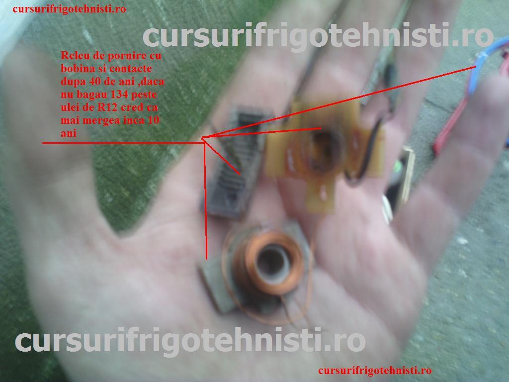 Releu de pornire cu bobina si contacte demontat.jpg