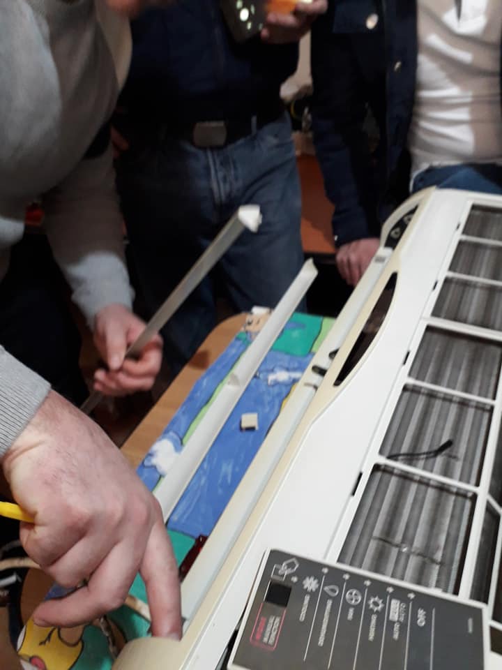 demontare unitate interna sa servisam vaporiyatorul.jpg