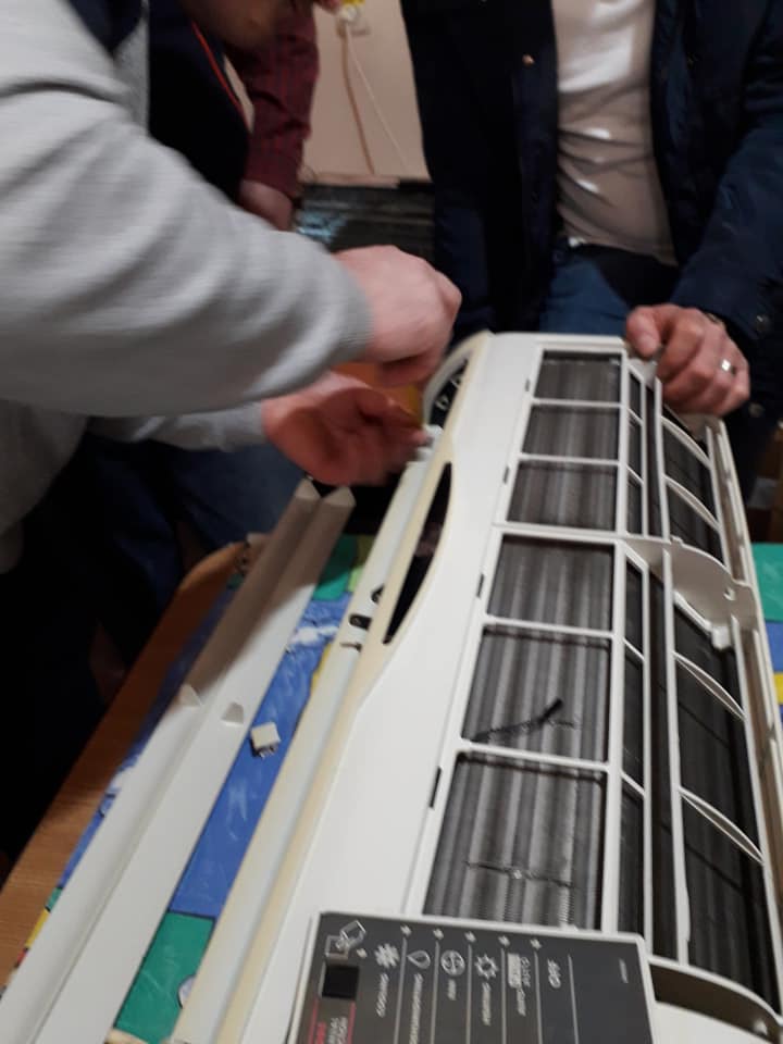 demontam baleiajul unitatii externe aer conditionat 12000btu.jpg