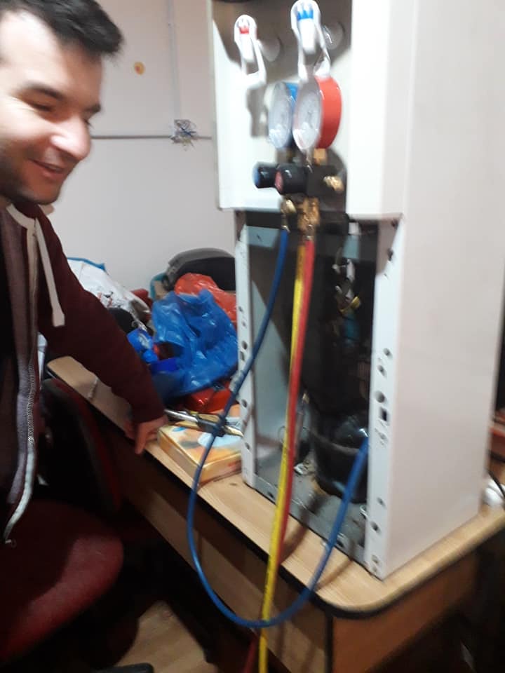 aparat de racit apa cu freon r134A merge in refrigerare.jpg
