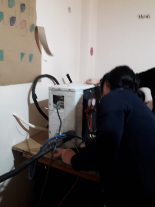 deschidem robinetul de gaz aer conditionat freon 410A (Mobile).jpg