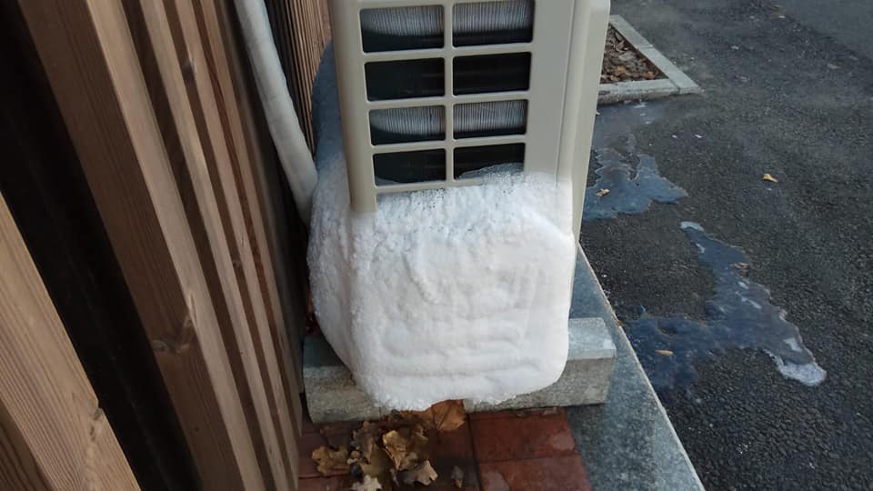 Pompa de caldura 24000Btu ,externa face gheata.jpg