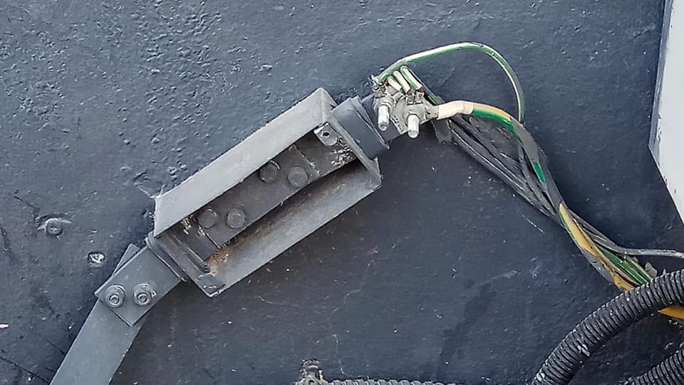 detaliu piesa de separatie priya impamantare.jpg