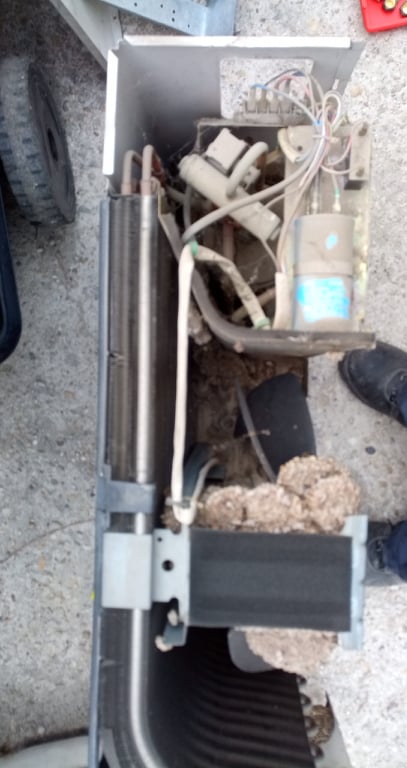 Aer conditionat unitate externa.jpg