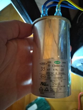 condensator de 35mf U'450V.jpg