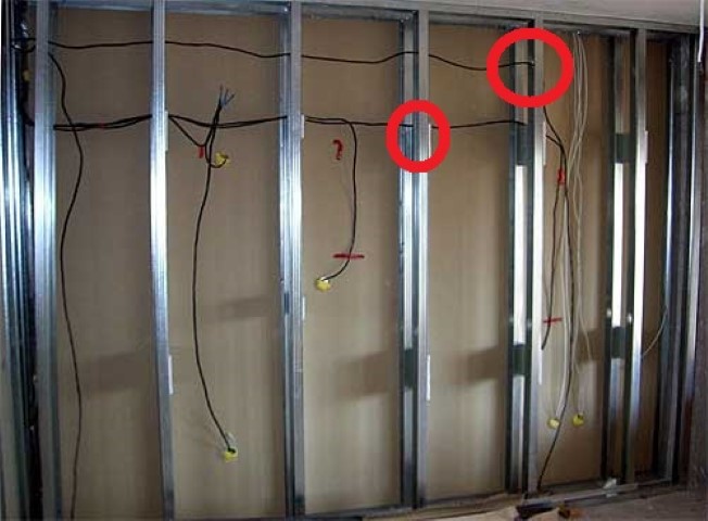 Instalatie electrica U=230V prin montantii .jpg