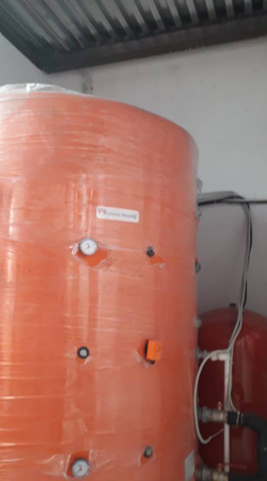 vas acumulare apa incalzita pentru calorifere.jpg