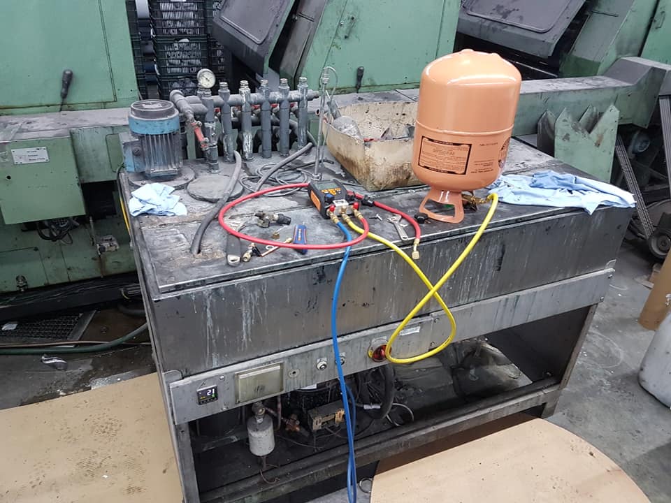 masina facut gheata incarcam cu freon R404.jpg