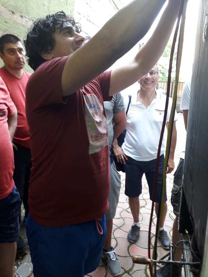 Gabriel citeste bateria de manometre cu freoni ecologici R600A R600 si R290.jpg