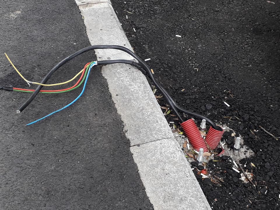 alt mod de a racorda electric stalpul de iluminat.jpg