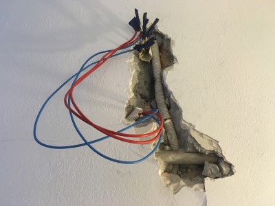 Intercalat conductor pe circuitul de priye , aici a facut scurt .jpg